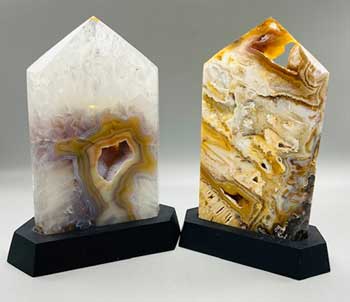 1.3-1.7# Agate polished on wood base Image