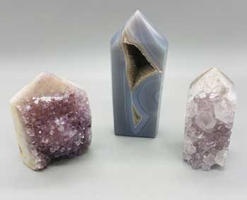 .4-.6# Amethyst obelisk W Druse on front Image