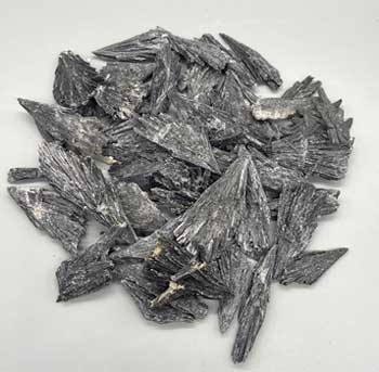 1 lb Kyanite, Black untumbled stones Image